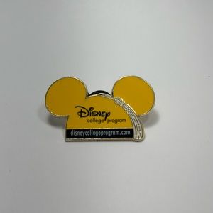 ✨2 for $30✨ DCP pin